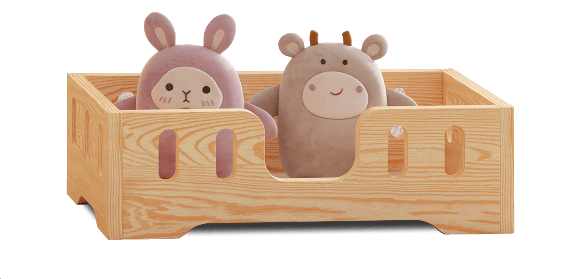 Drewniane łóżko dla lalek z podłużnymi wycięciami w barierkach ze sklejki sosnowej w kolorze lakierowanego drewna